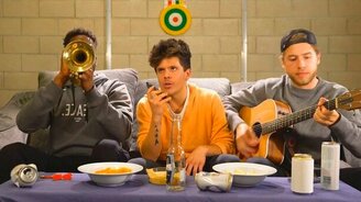 Когда ты в компании друзей и не хочешь видеть свою девушку - смотреть видео (2:28)