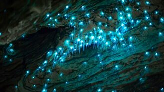 Волшебство огней в пещере - смотреть видео (2:01)