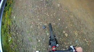 Прыжок с обрыва на велике - смотреть видео (0:38)