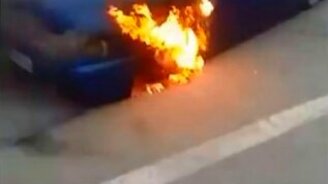 Парень жжёт покрышки на авто - смотреть видео (4:28)