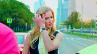 Блондинка-водитель блеснула умом - смотреть видео (2:29)