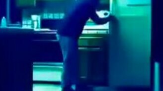 Когда желание поесть превыше всего - смотреть видео (0:06)