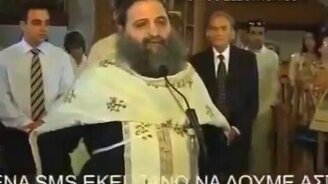 Оригинальный рингтон у священнослужителя - смотреть видео (0:22)