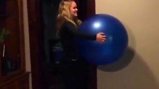 Отправил девушку в полёт - смотреть видео (0:07)