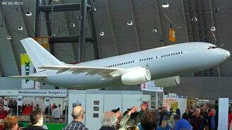 Гигантская модель аэробуса - смотреть видео (2:05)