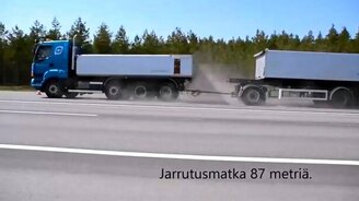 Как быстро могут тормозить фуры - смотреть видео (1:22)
