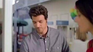 Безумная реклама шампуня - смотреть видео (0:15)