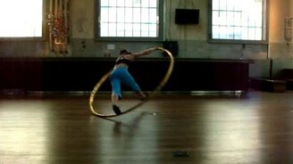 Девушка и золотой обруч - смотреть видео (4:59)