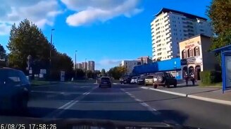 Безумные и бессмертные пешеходы - смотреть видео (4:34)