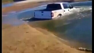 Как утопить пикап - смотреть видео (0:35)