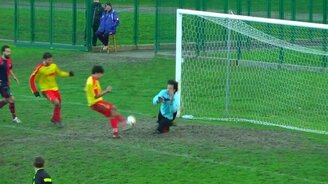 Нелепость и красная карточка - смотреть видео (0:52)