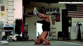 Оригинальная тренировка для мужчины - смотреть видео (3:00)