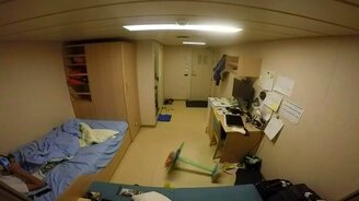 В каюте во время шторма - смотреть видео (1:05)