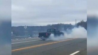 Включил на ходу заднюю передачу - смотреть видео (0:22)