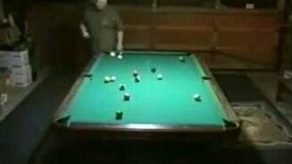 Скоростной бильярд одной рукой - смотреть видео (1:23)