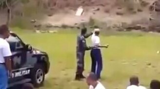 Женщина кидает гранату - смотреть видео (0:32)