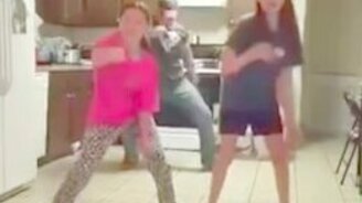 Отец на подтанцовке - смотреть видео (1:19)