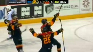 Гол чужой клюшкой - смотреть видео (0:58)