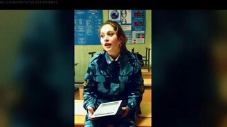 Девушка поёт "Когда мы были на войне" - смотреть видео (2:38)