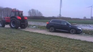 Когда помогаешь водителю-чайнику - смотреть видео (0:27)