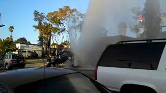 Сбили пожарный гидрант - смотреть видео (0:50)