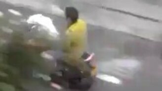 Собака за рулём мотоцикла - смотреть видео (0:20)