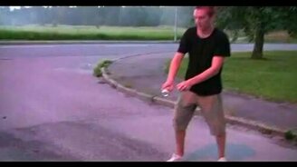 Любопытные играют с огнём - смотреть видео (0:41)