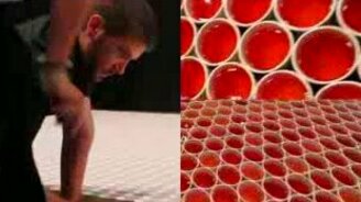 Картина из 66 000 стаканов воды - смотреть видео (2:06)