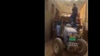 Тракторист от бога - смотреть видео (1:03)