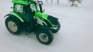 Самый быстрый трактор в мире - смотреть видео (0:34)
