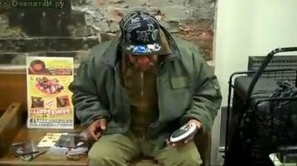 Бомж меломан - смотреть видео (3:18)