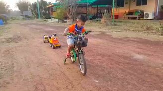 Поезд для щенков - смотреть видео (0:36)