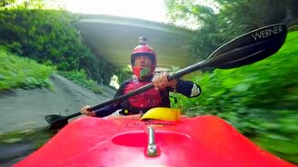 Вдвоём в каяке по узкому ручью - смотреть видео (3:35)