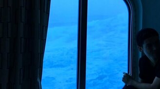 Волна накрыла лайнер - смотреть видео (3:45)