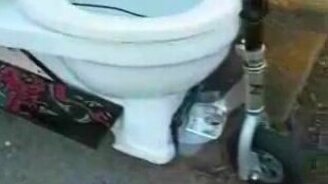 Туалет на колёсах - смотреть видео (1:32)