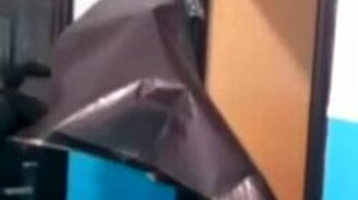 Взламываем входную дверь - смотреть видео (1:09)