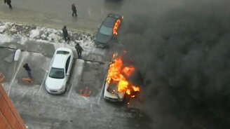 Взрыв машины и бесстрашные мужики - смотреть видео (3:03)