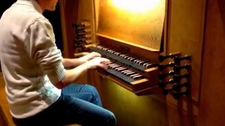 Исполнение Баха на органе - смотреть видео (2:53)