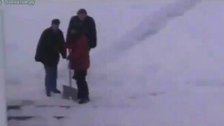 Дорога-лабиринт на снегу - смотреть видео (2:16)