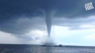 Курьёзы в непогоду - смотреть видео (5:29)