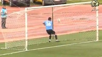 Неуклюжий вратарь - смотреть видео (1:04)