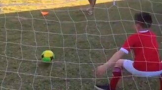 Очень хитрый гол - смотреть видео (0:19)