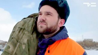 На реках тает лёд, но рыбак туда всё же идёт - смотреть видео (1:01)