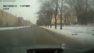 Пешеход, смотри по сторонам - смотреть видео (0:31)