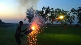 Самодельная пушка для запуска фейерверков - смотреть видео (1:20)