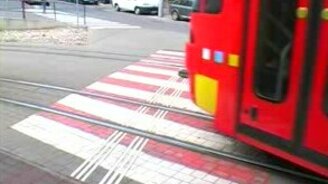 На паллетах по трамвайным рельсам - смотреть видео (1:38)