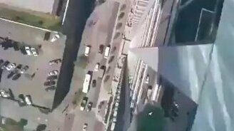 Бассейн с прозрачным дном - смотреть видео (0:31)