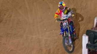 Экстремальный трюк мотоциклиста - смотреть видео (4:10)