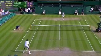 Ловкий удар теннисиста - смотреть видео (0:35)