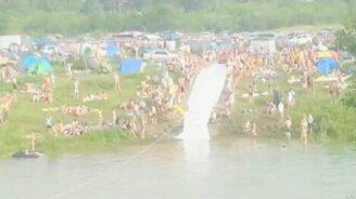 Жёсткий спуск с водной горки - смотреть видео (0:28)